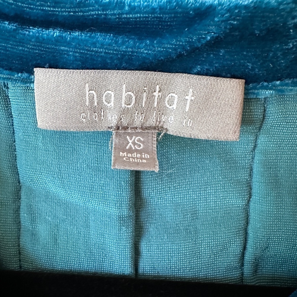 Habitat Blue Velvet Button Down Shirt Size XS Soft Timeless Office Wear Church - Picture 5 of 7